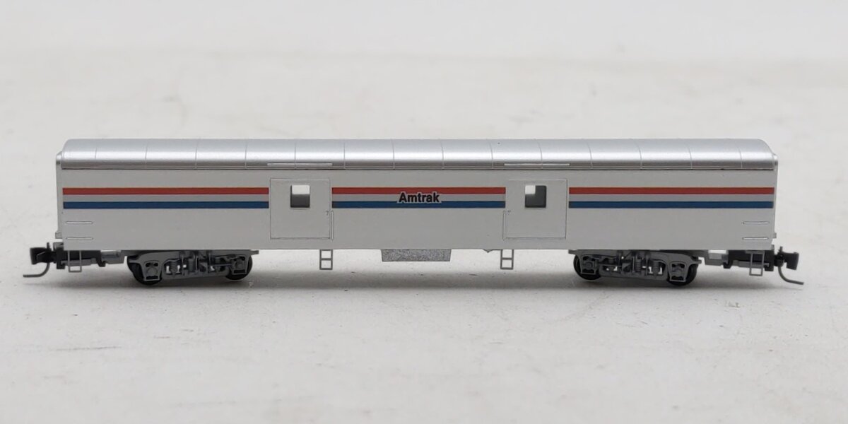 Micro-Trains 55300050 Z Amtrak 70' Lightweight Smoothside Baggage Car