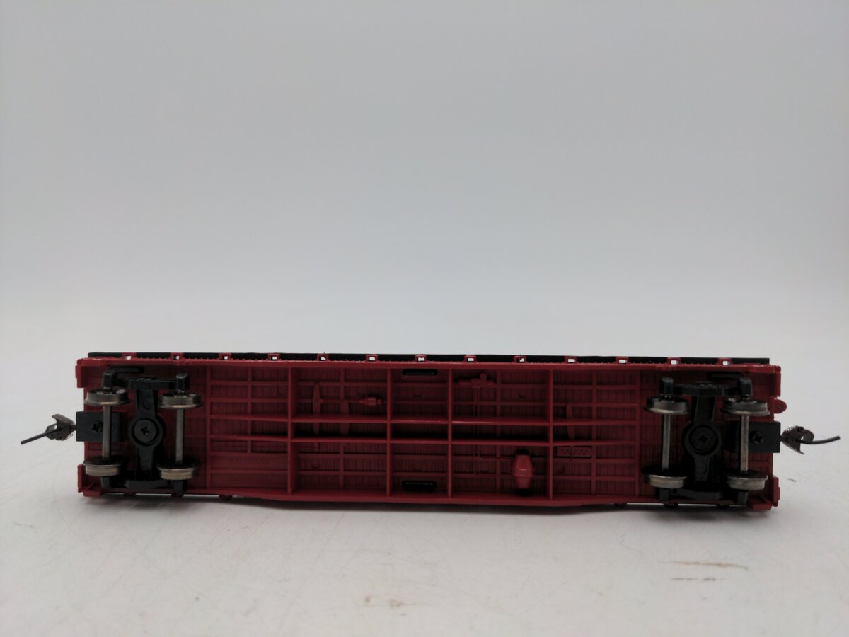 Bachmann 18913 HO Atchison Topeka & Santa Fe 50'''' Flatcar # 90861 W/Pipe Load LN/Box