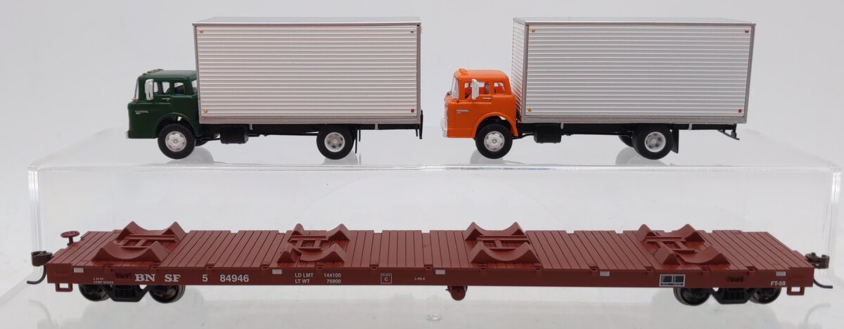 Athearn 92329 HO Scale BNSF 60' Flat Car w/2 Box Trucks #584946