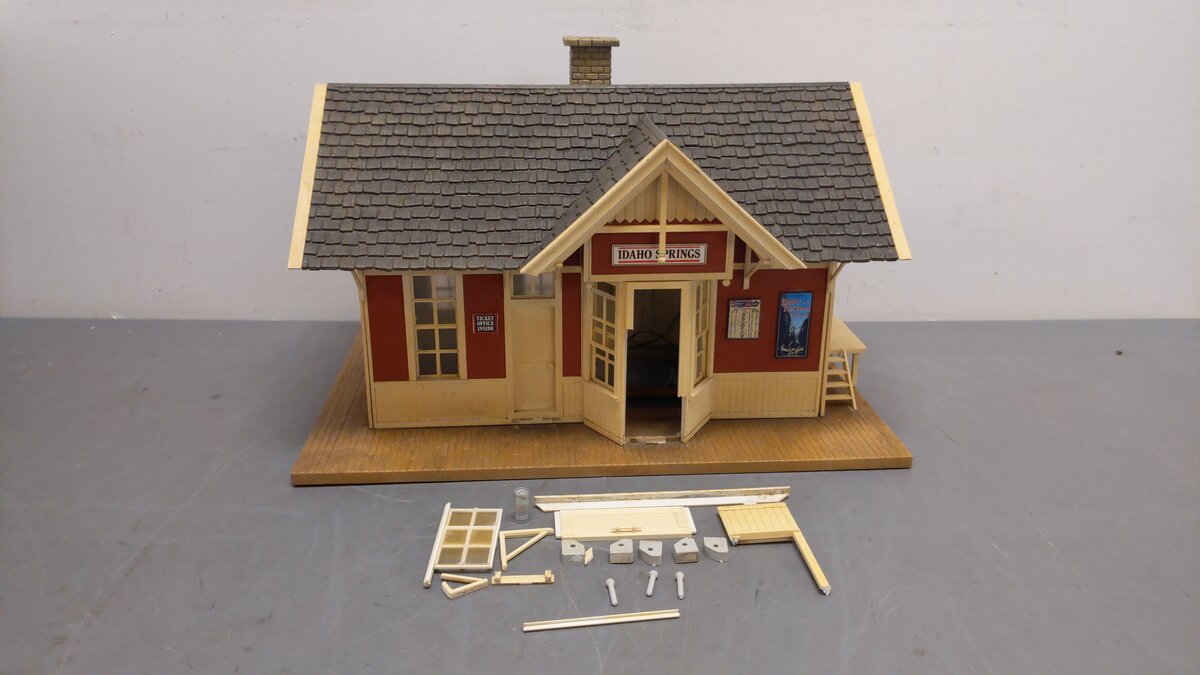 Pola 1806 G Assembled Idaho Springs Train Station Building Kit EX