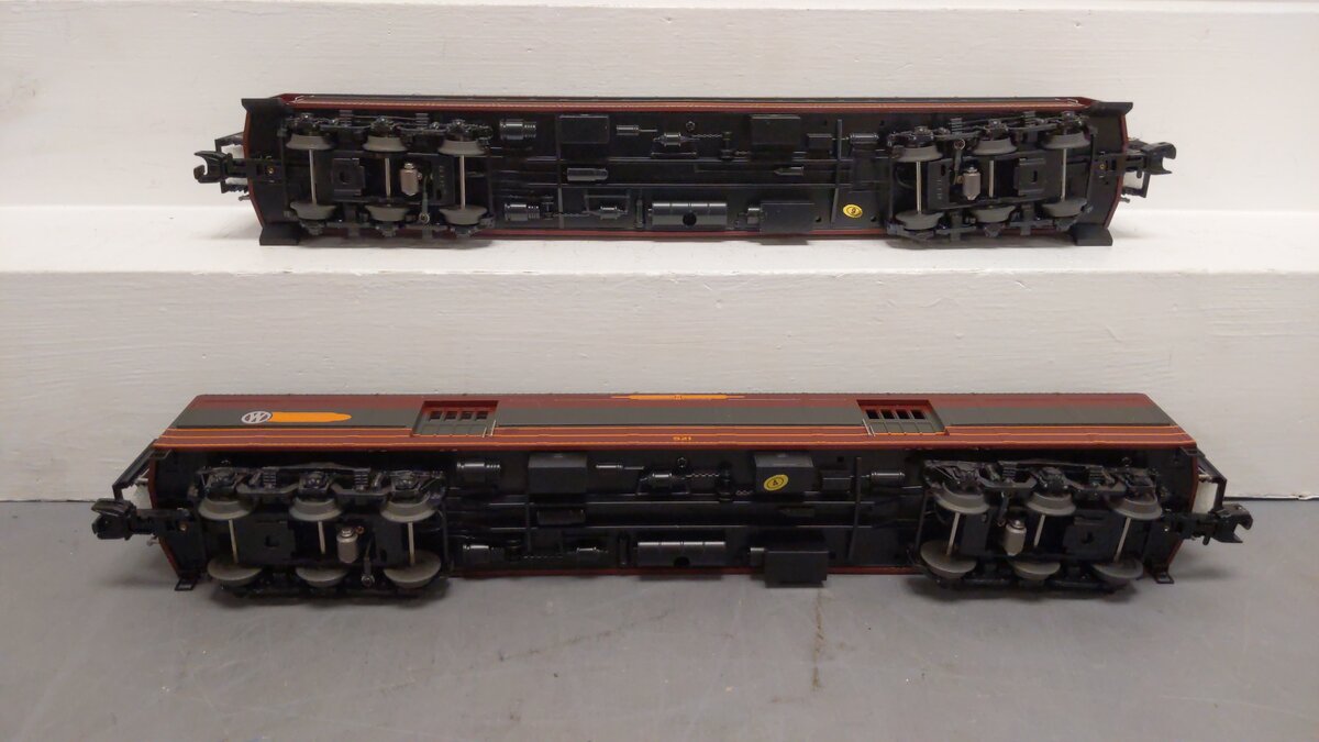 MTH 20-4498 O New York Ontario & Western 70’ Madison Baggage/Coach (Set of 2)