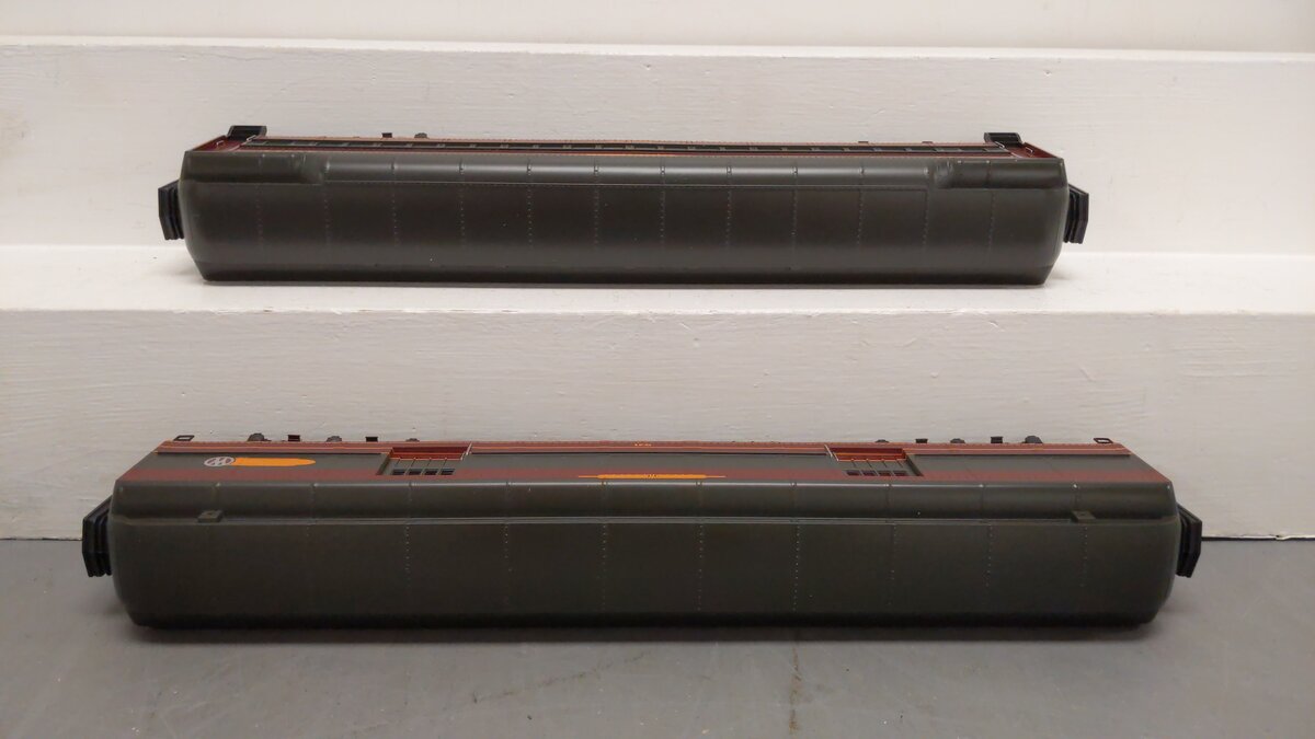 MTH 20-4498 O New York Ontario & Western 70’ Madison Baggage/Coach (Set of 2)