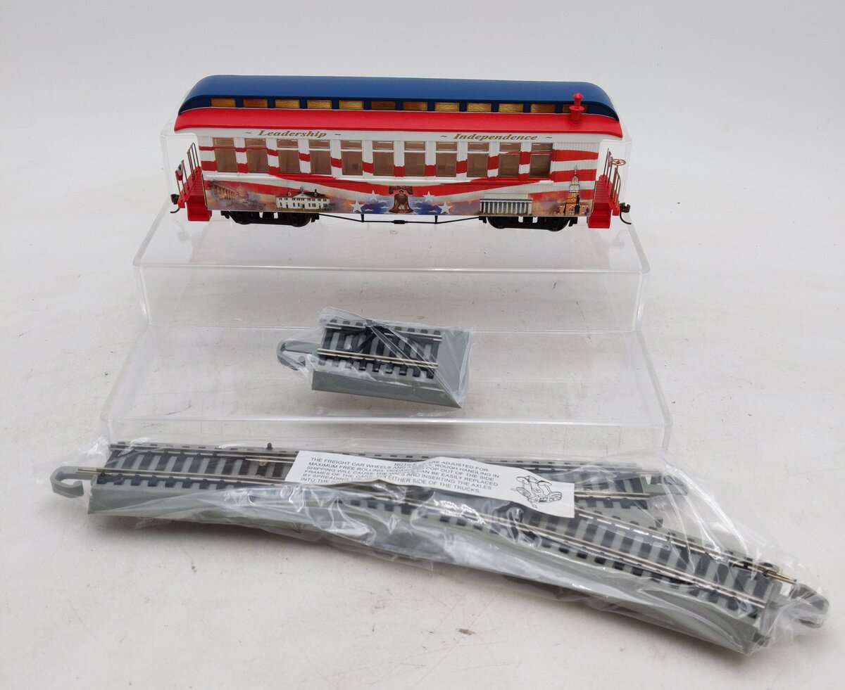 Hawthorne Village HO Spirit of America Coach Car w/ Track LN