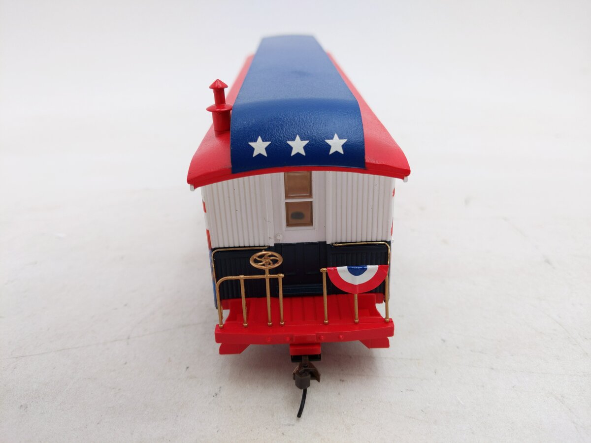 Hawthorne Village HO Spirit of America Passenger Car w/Transformer LN