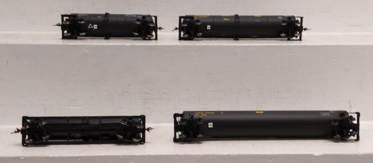 Walthers Assorted HO Tank Cars [4]: #33527, 664755,15818, 90814 VG/Box