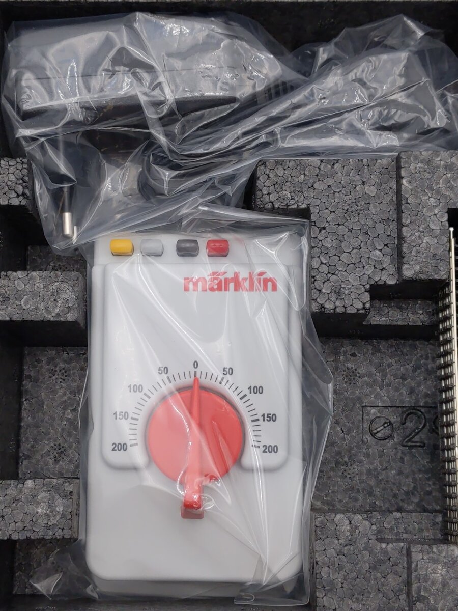 Marklin 81874 Z Museum Passenger Train Starter Set w/Class 24 Steam Locomotive