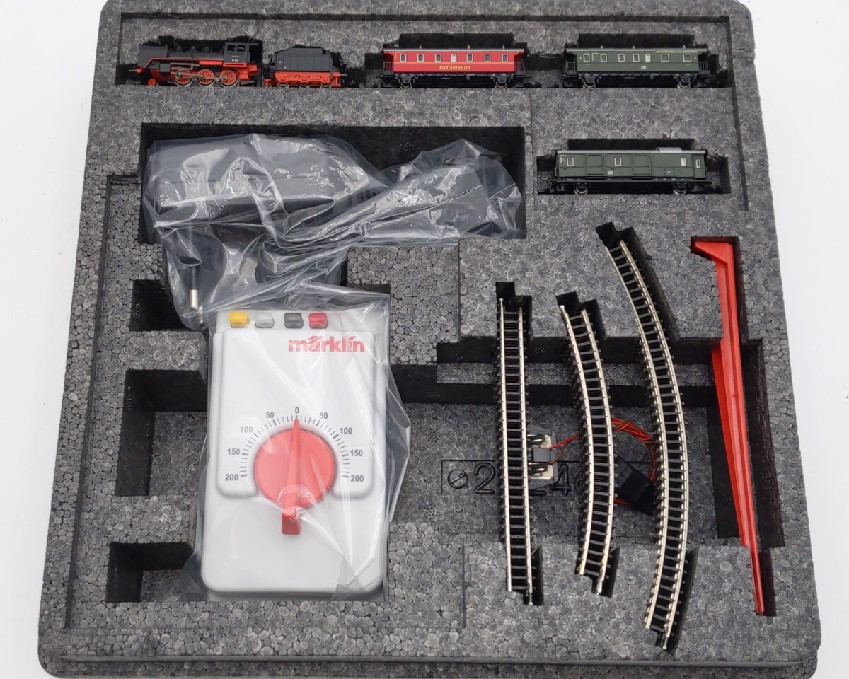 Marklin 81874 Z Museum Passenger Train Starter Set w/Class 24 Steam Locomotive
