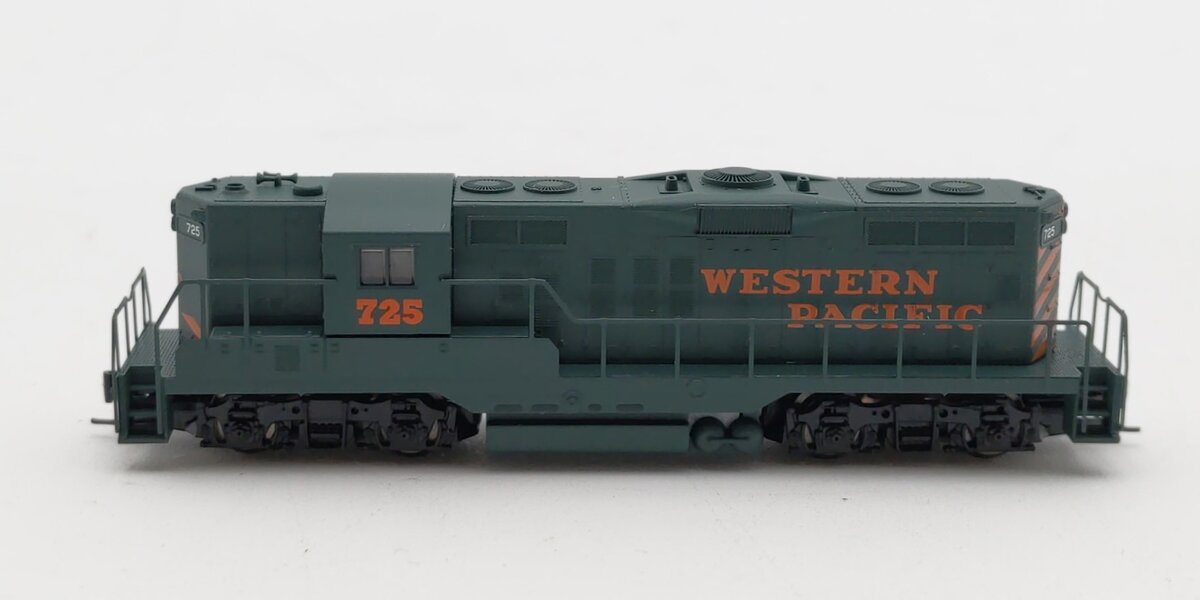 Micro-Trains 98201090 Z Western Pacific EMD GP9 Powered Diesel Locomotive #725