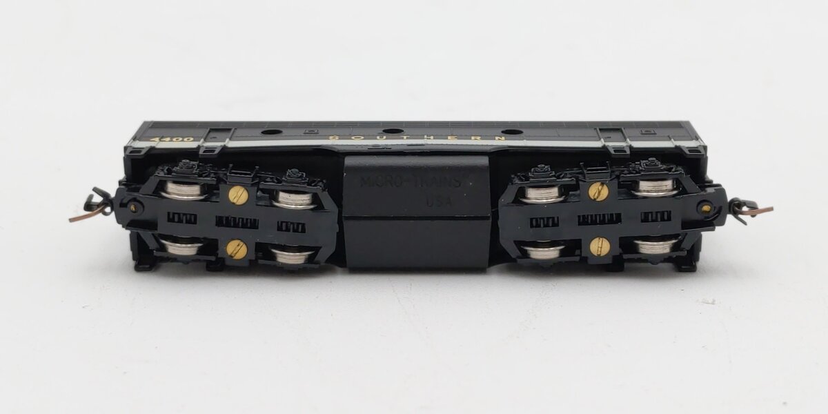 Micro-Trains 98002371 Z Southern Railway EMD F7B - Standard DC #4400