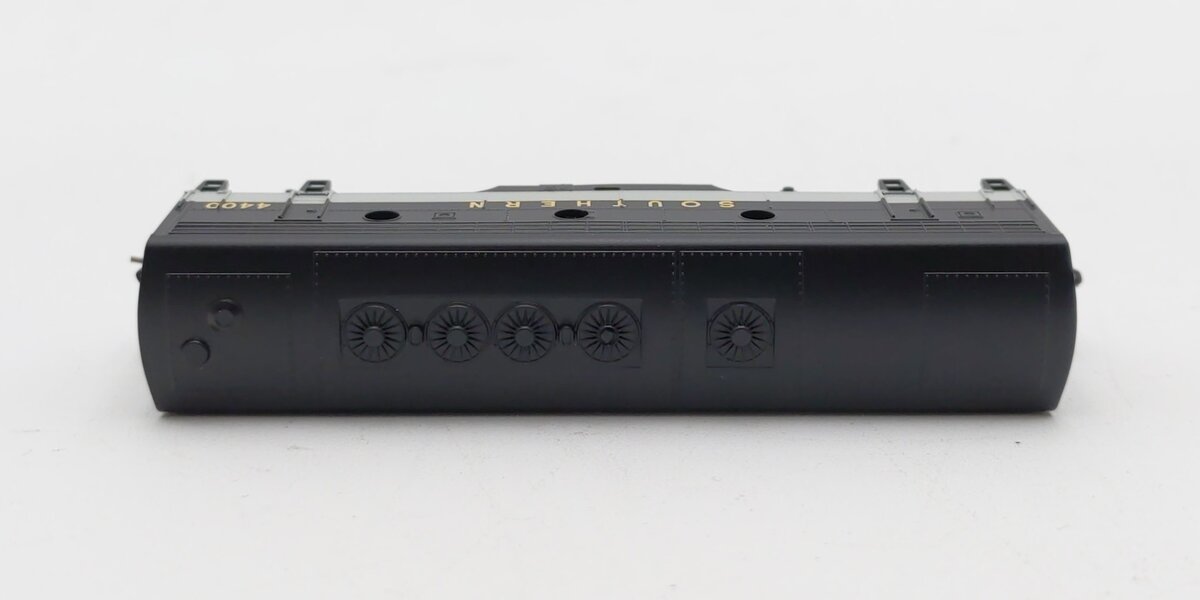 Micro-Trains 98002371 Z Southern Railway EMD F7B - Standard DC #4400