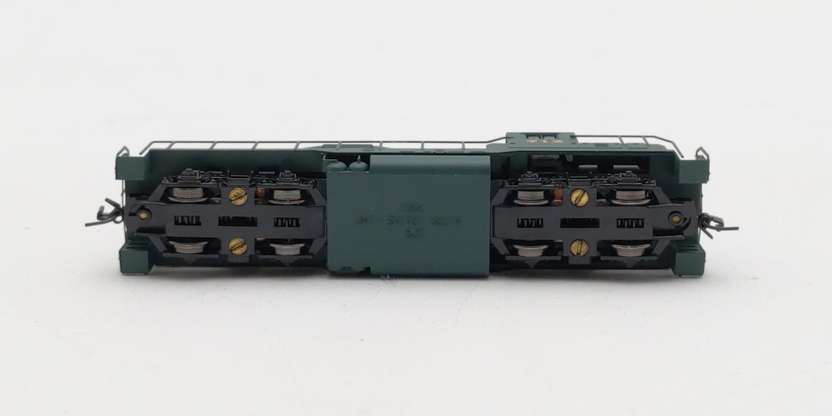 Micro-Trains 98201100 Z SN EMD GP9 Powered Diesel Locomotive #712