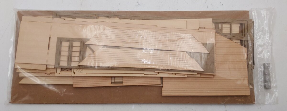 American Model Builders 470 O Northern Pacific Class C Laser Art Depot Kit MT/Box