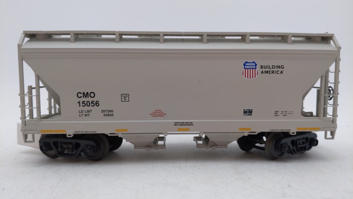 MTH 20-97647 O Union Pacific "Heritage" 2-Bay Centerflow Hopper #15056 LN/Box