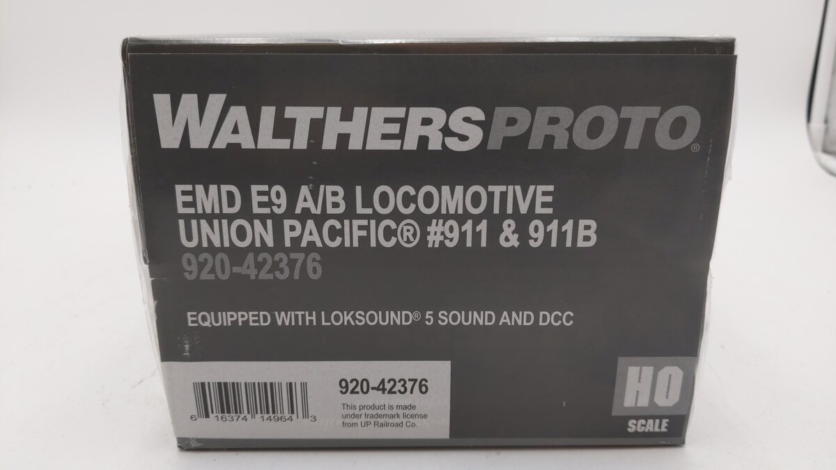 Walthers 920-42376 HO Union Pacific AB Diesel Locomotive Set #961/961B w/DCC