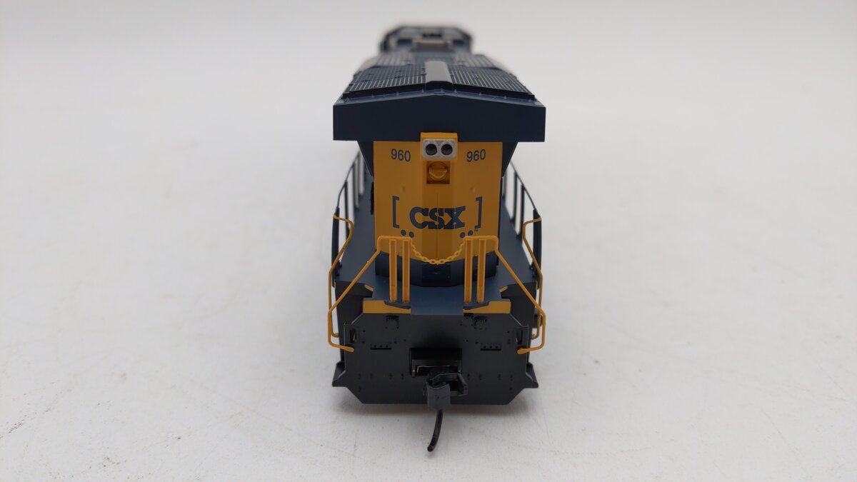 Walthers 910-20205 HO CSX GE ES44AC Diesel Locomotive with DCC/Sound #960
