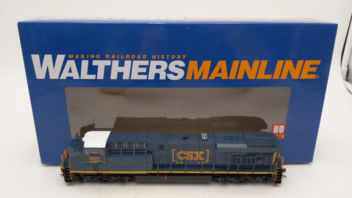Walthers 910-20205 HO CSX GE ES44AC Diesel Locomotive with DCC/Sound #960