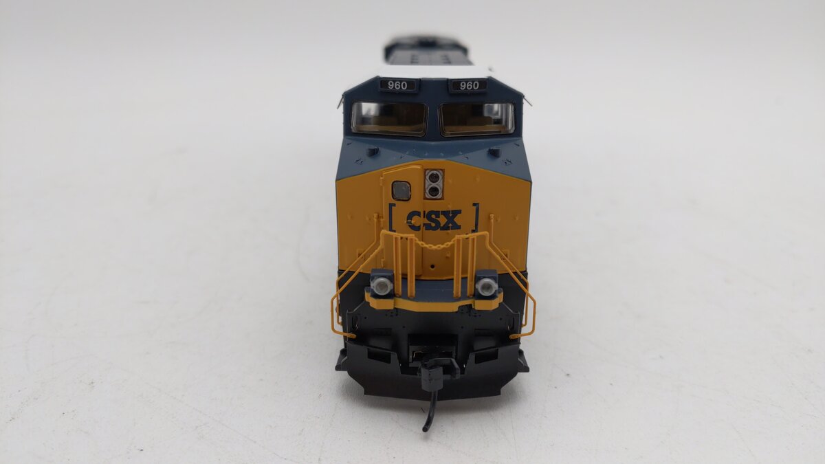 Walthers 910-20205 HO CSX GE ES44AC Diesel Locomotive with DCC/Sound #960