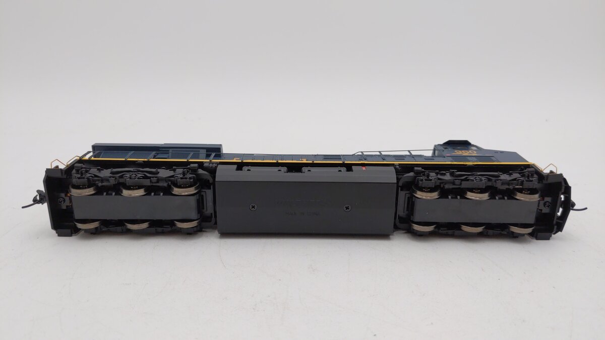 Walthers 910-20205 HO CSX GE ES44AC Diesel Locomotive with DCC/Sound #960