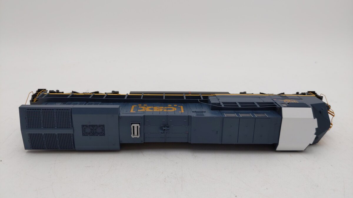 Walthers 910-20205 HO CSX GE ES44AC Diesel Locomotive with DCC/Sound #960