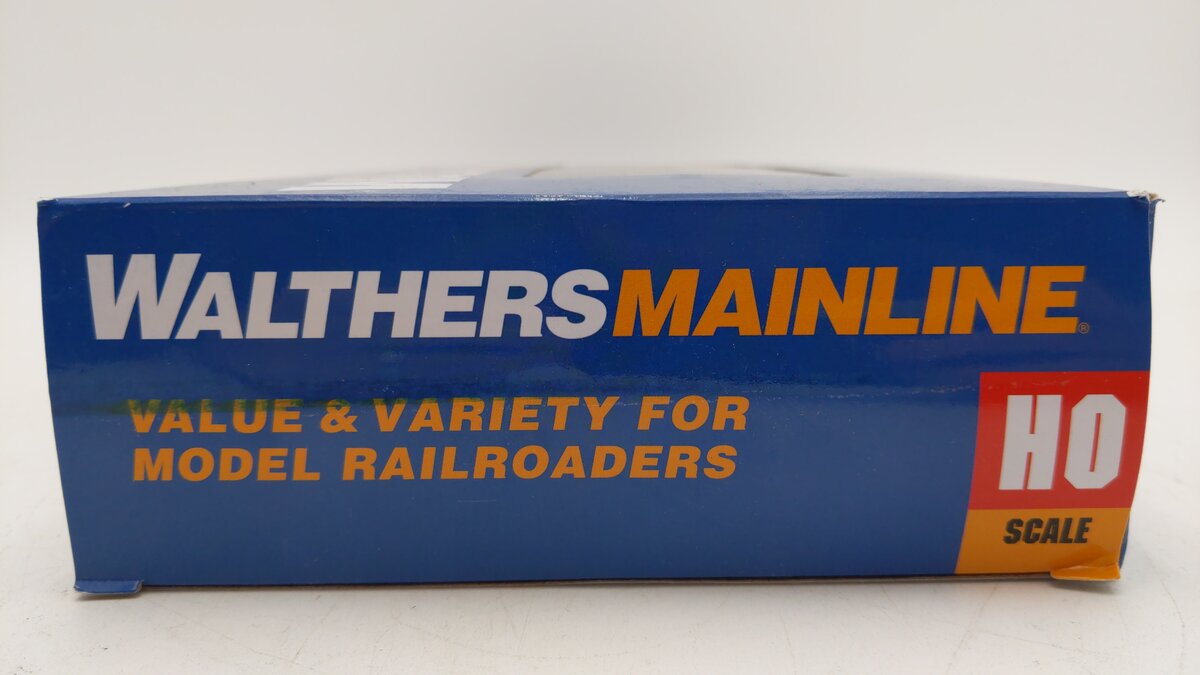 Walthers 910-20205 HO CSX GE ES44AC Diesel Locomotive with DCC/Sound #960