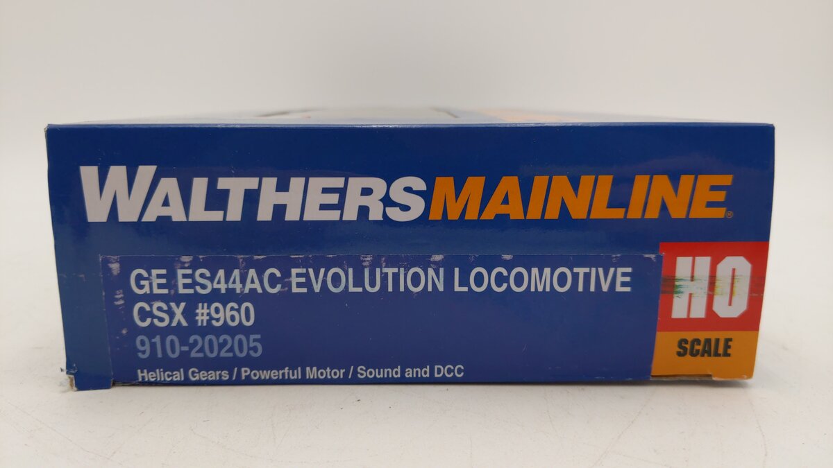 Walthers 910-20205 HO CSX GE ES44AC Diesel Locomotive with DCC/Sound #960