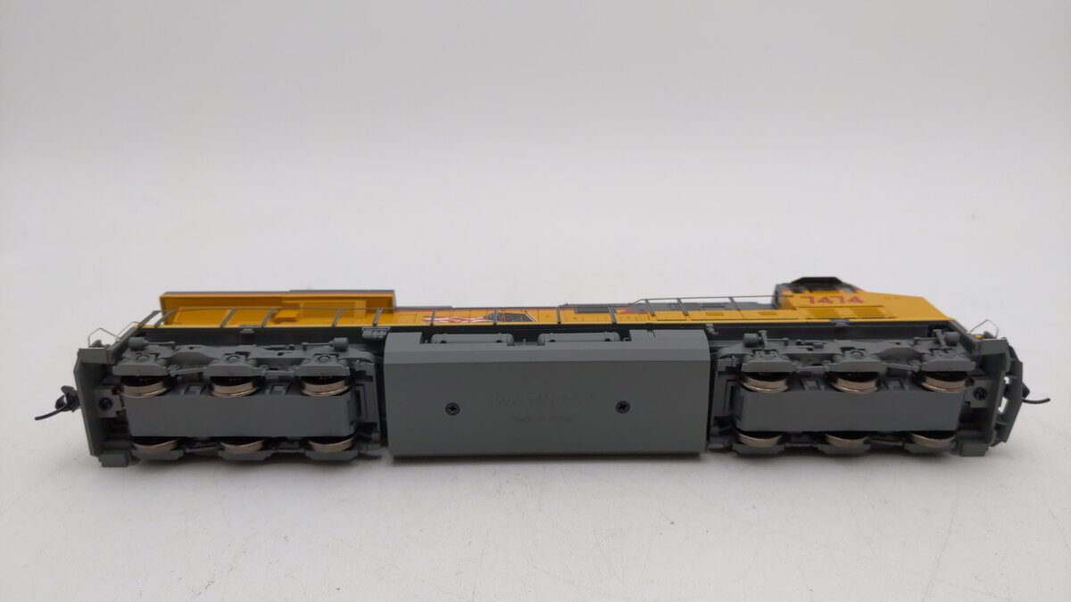 Walthers 910-20211 HO UP GE ES44AC Diesel Locomotive with DCC/Sound #7474