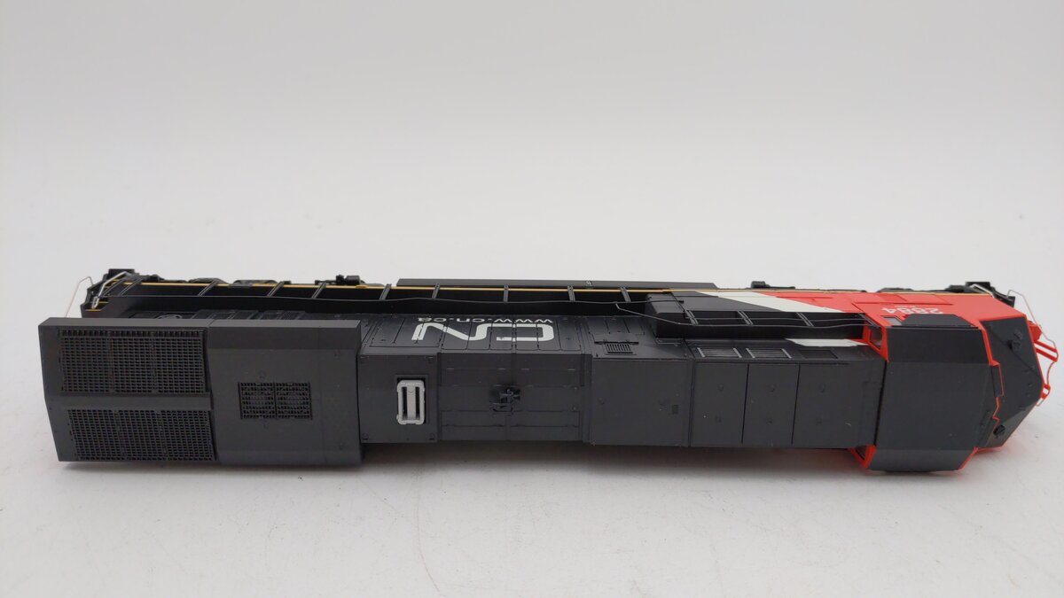 Walthers 910-20198 HO CN GE ES44AC Diesel Locomotive with DCC/Sound #2884