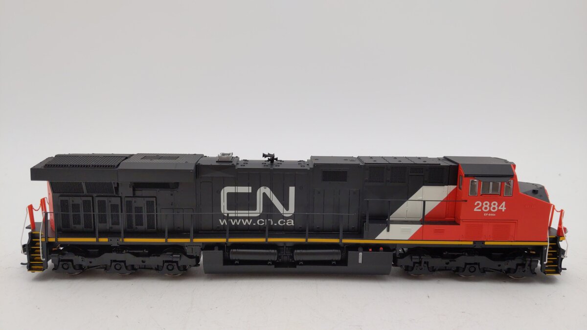 Walthers 910-20198 HO CN GE ES44AC Diesel Locomotive with DCC/Sound #2884