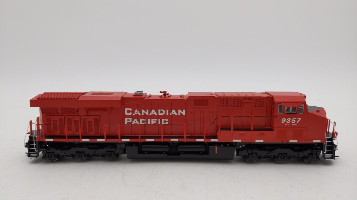Walthers 910-20203 HO CP GE ES44AC Diesel Locomotive with DCC/Sound #9357