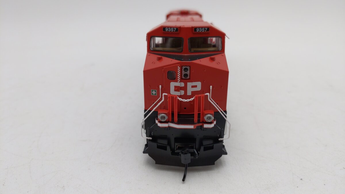 Walthers 910-20203 HO CP GE ES44AC Diesel Locomotive with DCC/Sound #9357