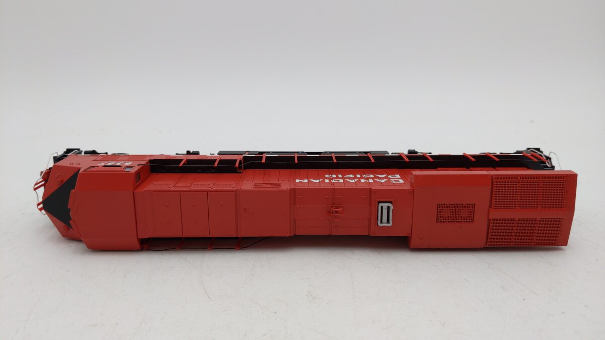 Walthers 910-20203 HO CP GE ES44AC Diesel Locomotive with DCC/Sound #9357