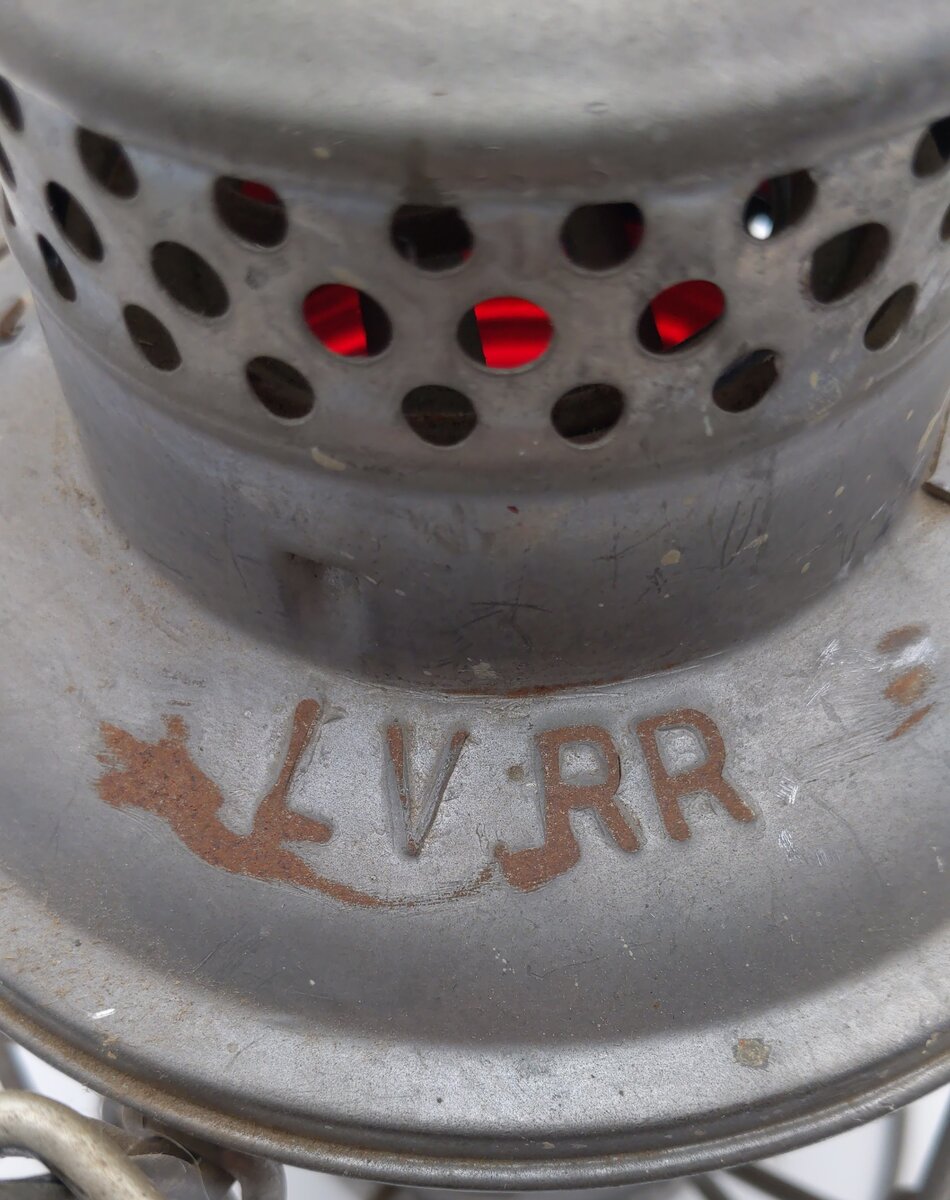 Adams & Westlake Vintage "Kero" Lehigh Valley Railroad Lantern w/Red Globe VG