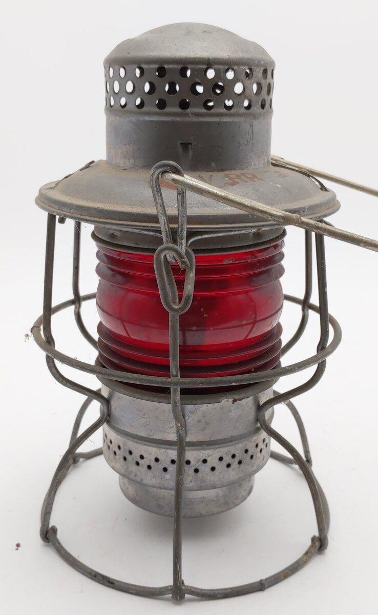 Adams & Westlake Vintage "Kero" Lehigh Valley Railroad Lantern w/Red Globe VG