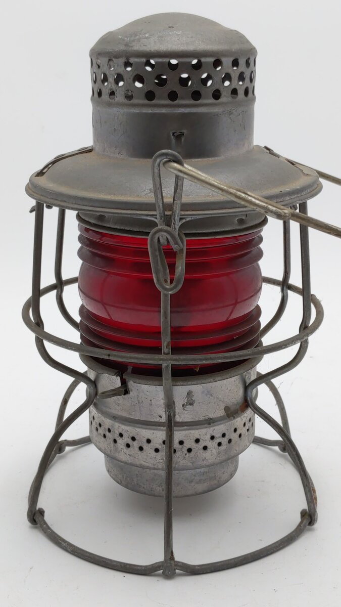 Adams & Westlake Vintage "Kero" Lehigh Valley Railroad Lantern w/Red Globe VG