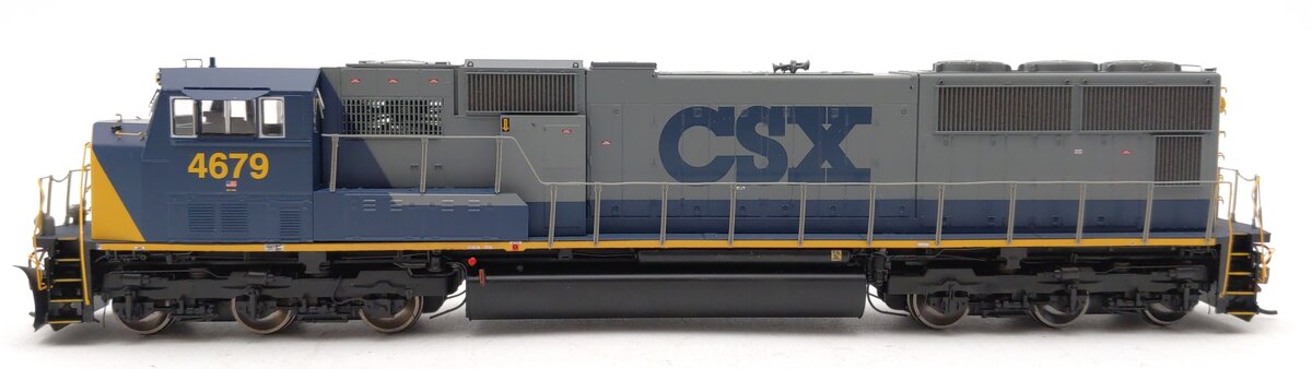 Athearn G69323 HO CSX SD70M Diesel Locomotive w/DCC & Sound #4679
