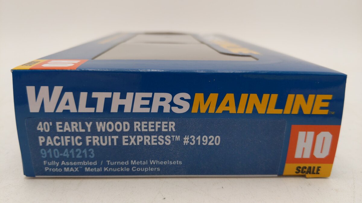 Walthers 910-41213 HO Pacific Fruit Express 40' Early Reefer Car#31920 Assembled