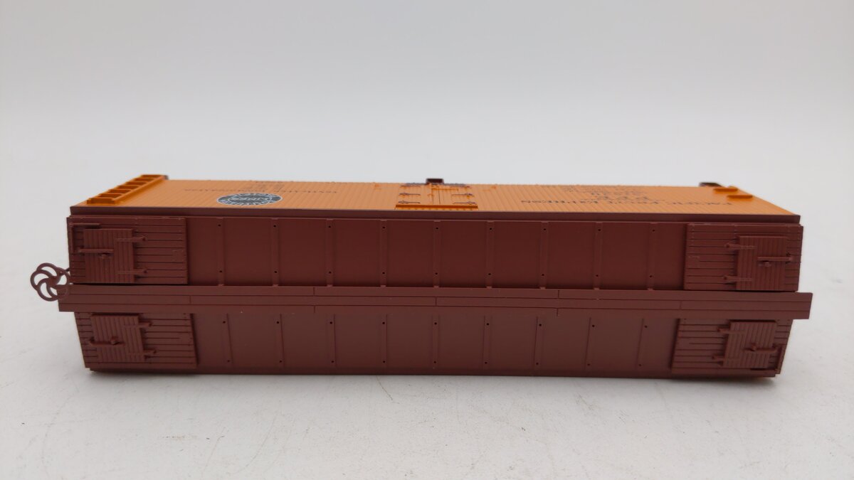 Walthers 910-41213 HO Pacific Fruit Express 40' Early Reefer Car#31920 Assembled