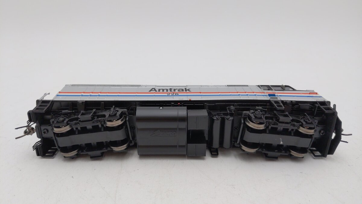 Rapido Trains 83507 HO Scale F40PH Amtrak Diesel Locomotive #225 w/DCC