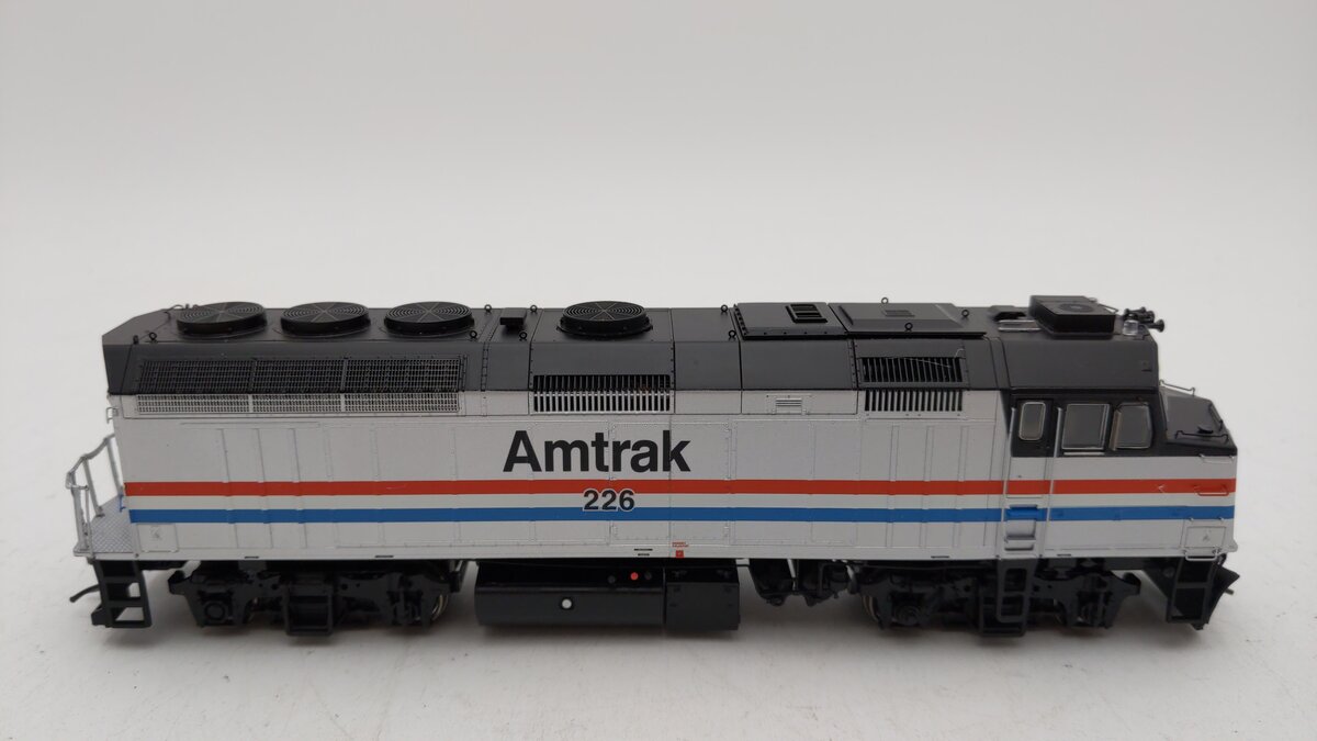 Rapido Trains 83507 HO Scale F40PH Amtrak Diesel Locomotive #225 w/DCC