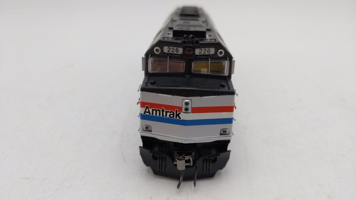 Rapido Trains 83507 HO Scale F40PH Amtrak Diesel Locomotive #225 w/DCC