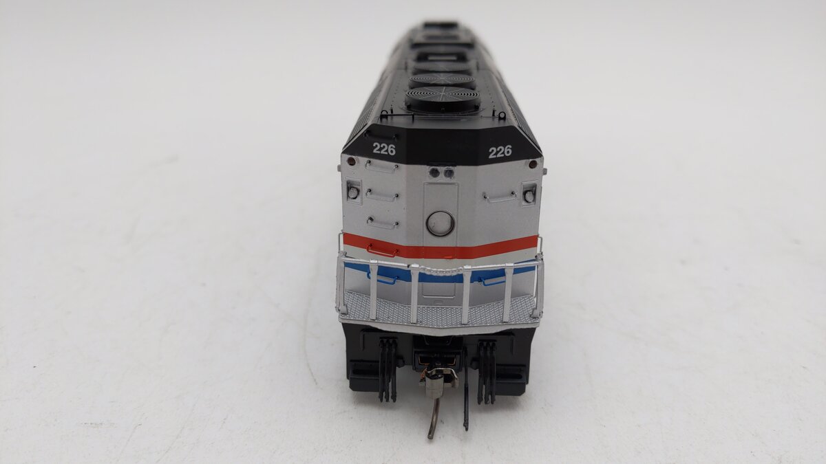 Rapido Trains 83507 HO Scale F40PH Amtrak Diesel Locomotive #225 w/DCC