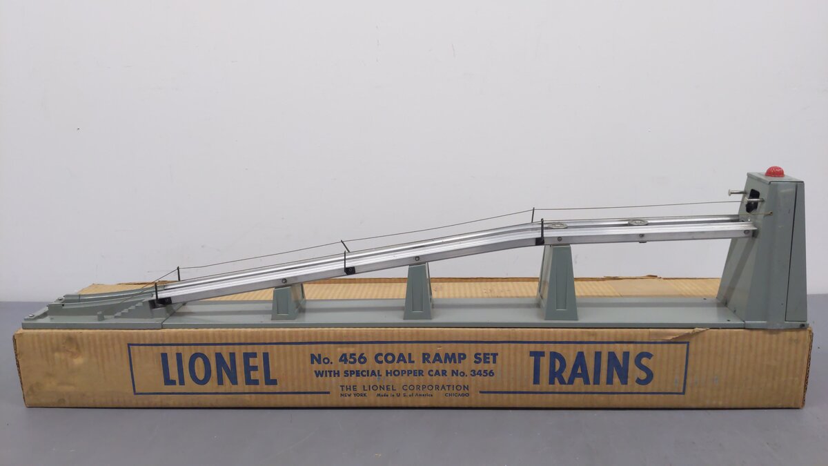 Lionel 456 Vintage O Operating Coal Ramp VG/Box