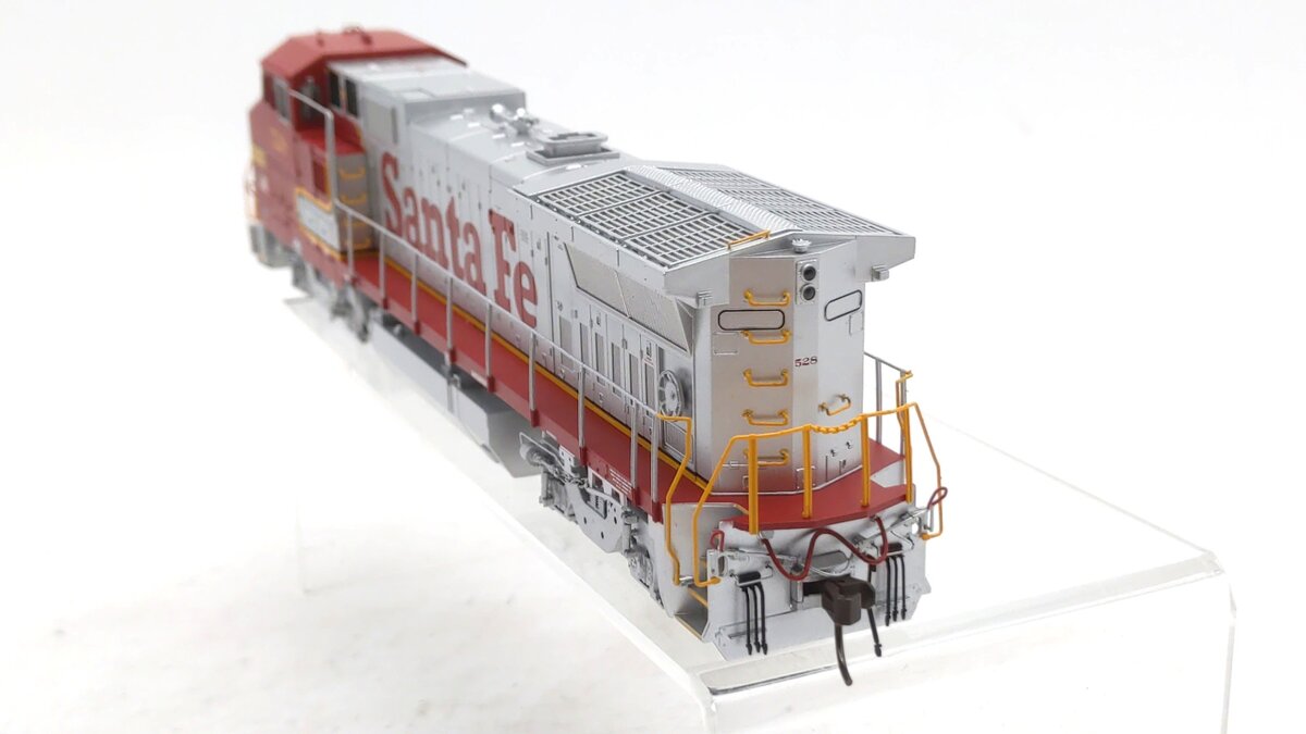 Atlas 10003098 HO Scale Santa Fe Dash 8-40BW Diesel Loco w/DCC & Sound #528