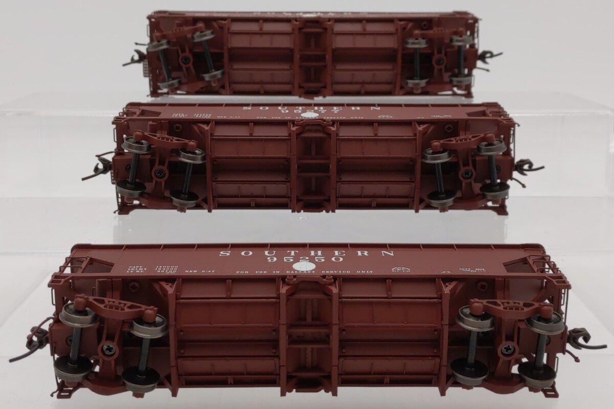 Atlas 20002834 HO Scale Southern Railway Heart Ballast Hoppers - 3 Pack