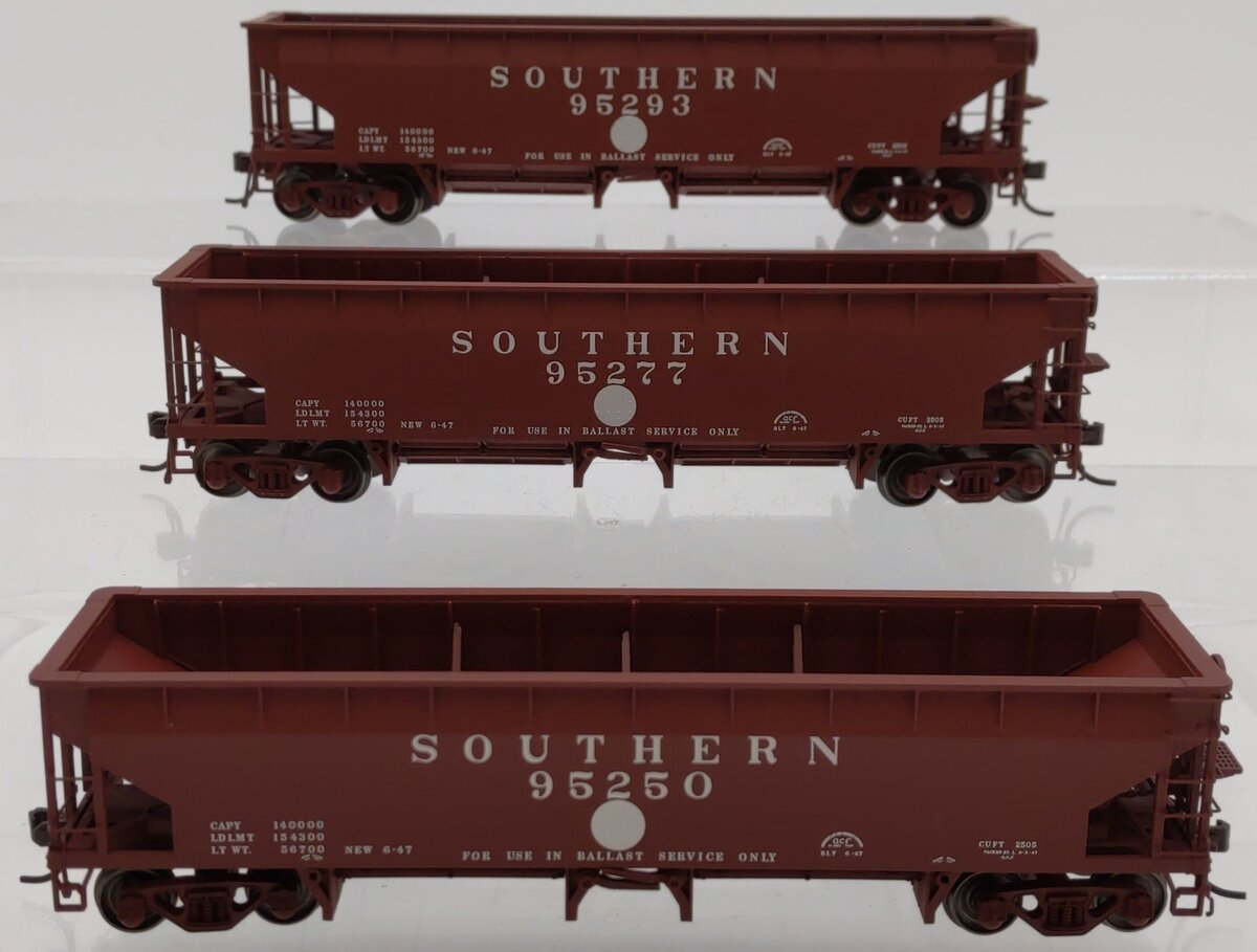 Atlas 20002834 HO Scale Southern Railway Heart Ballast Hoppers - 3 Pack