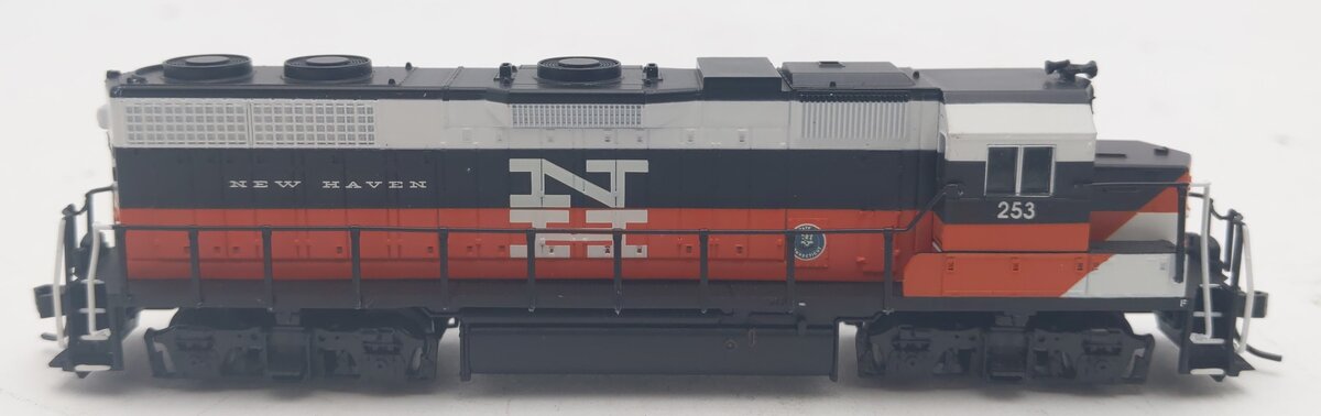 Atlas 40000376 N Scale New Haven GP-38 Diesel Locomotive #253