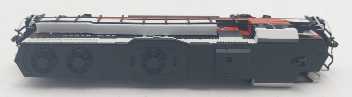 Atlas 40000376 N Scale New Haven GP-38 Diesel Locomotive #253