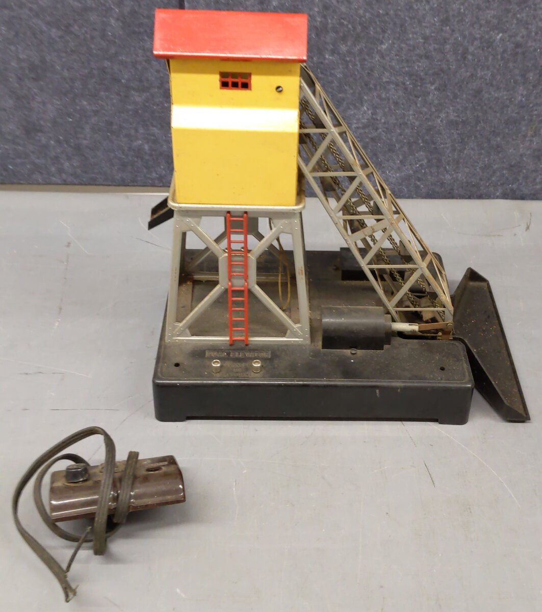 Lionel 97 Vintage O Operating Coal Elevator Loader/Box