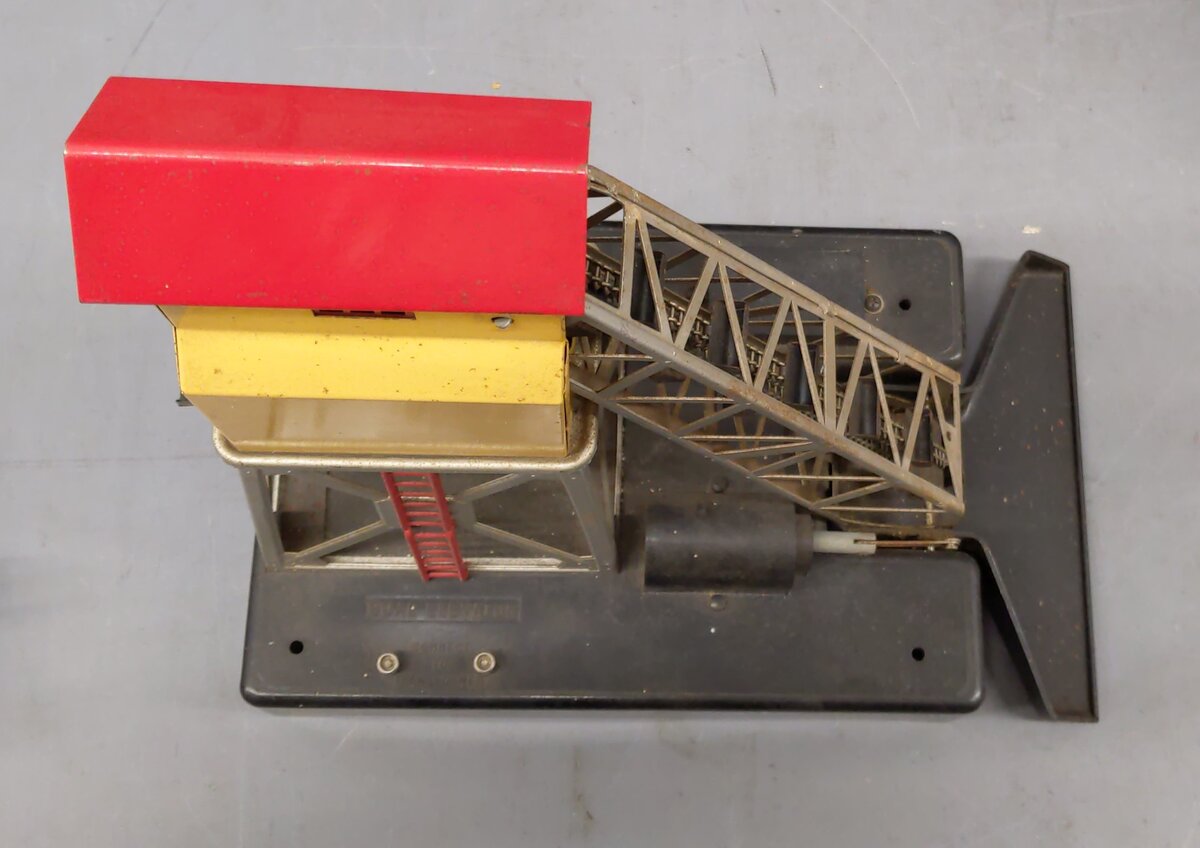 Lionel 97 Vintage O Operating Coal Elevator Loader/Box