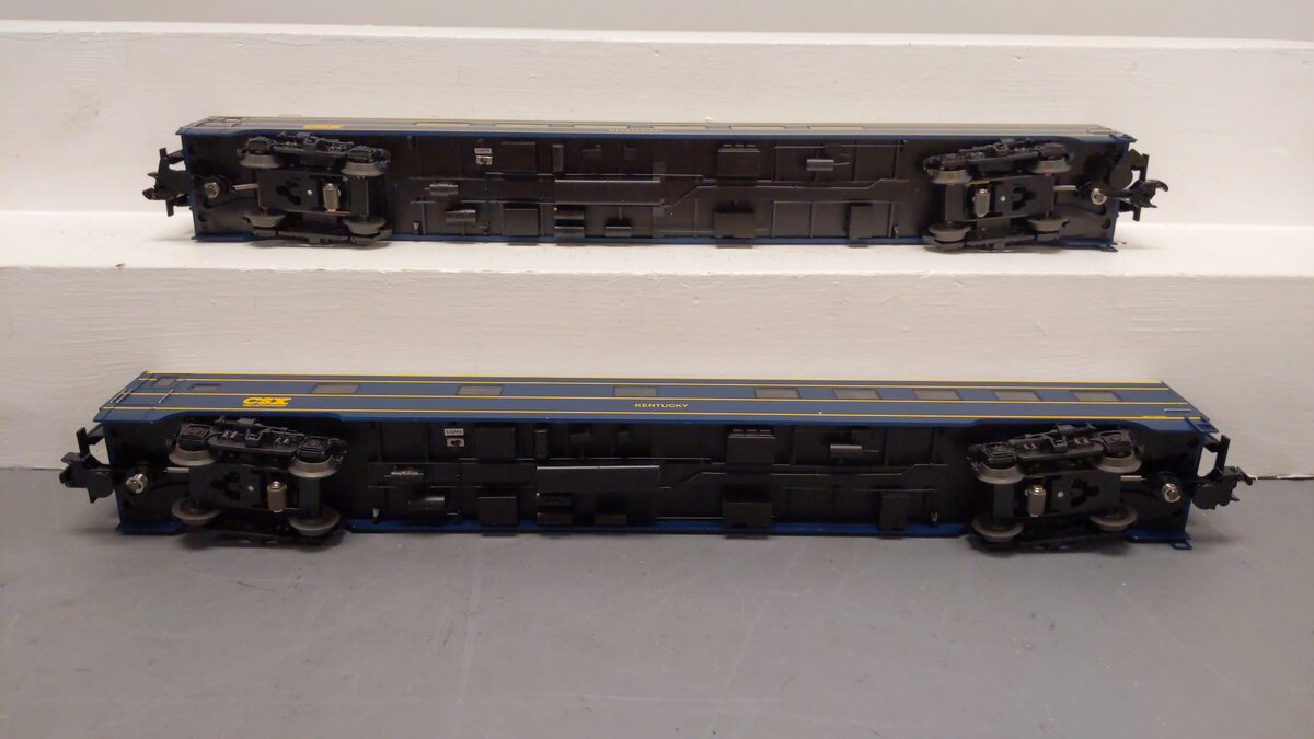 Lionel 6-83125 O CSX 21" Passenger Car Set (2)